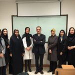 عکسی به یادگاری با دانشجویان کلاس مکتب‌های ادبی